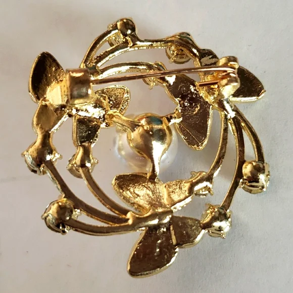 NEW Butterfly Rhinestone Pearl Brooch Pin - Picture 3 of 7